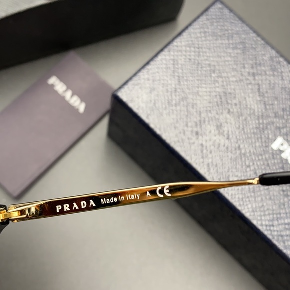 Prada sunglasses - Picture 4 of 7